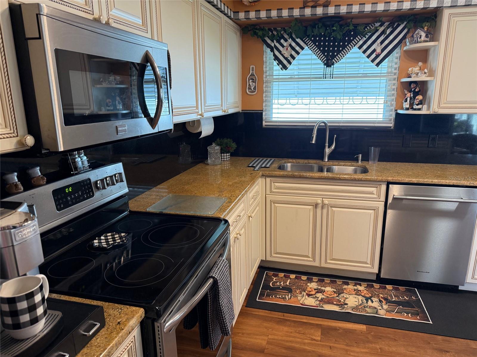 Image 16 of 35 For 725 Palma Drive