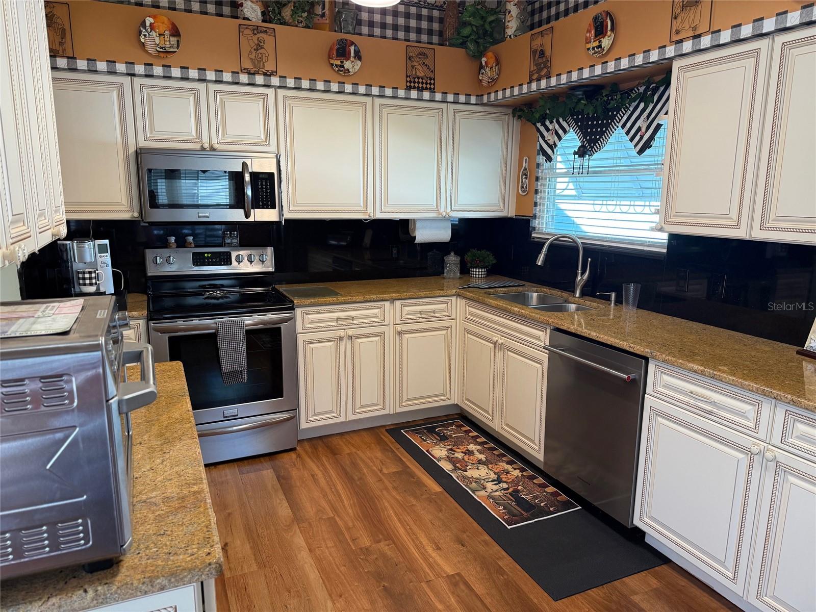 Image 19 of 35 For 725 Palma Drive