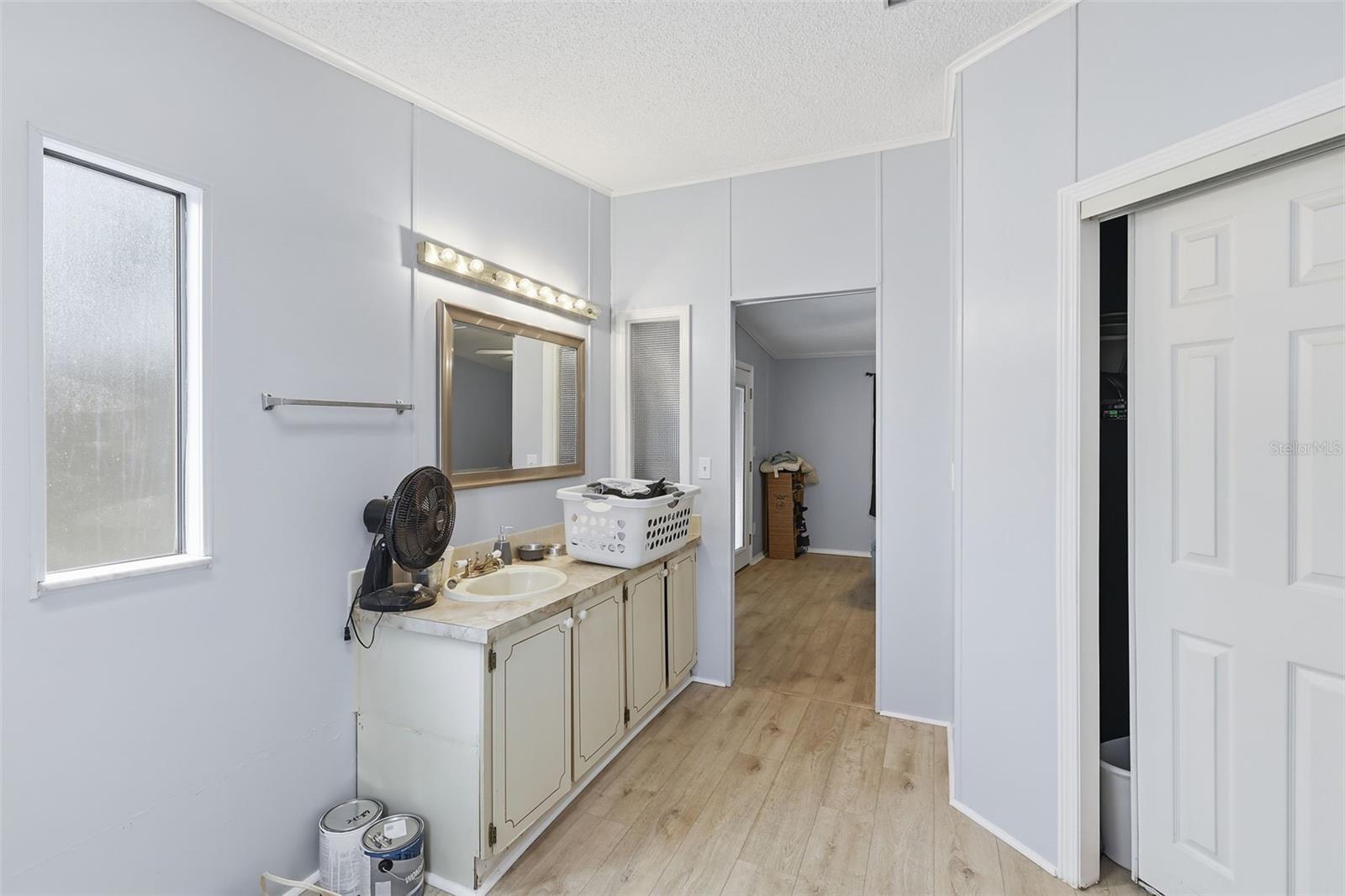 Image 17 of 40 For 5737 Murphy Court