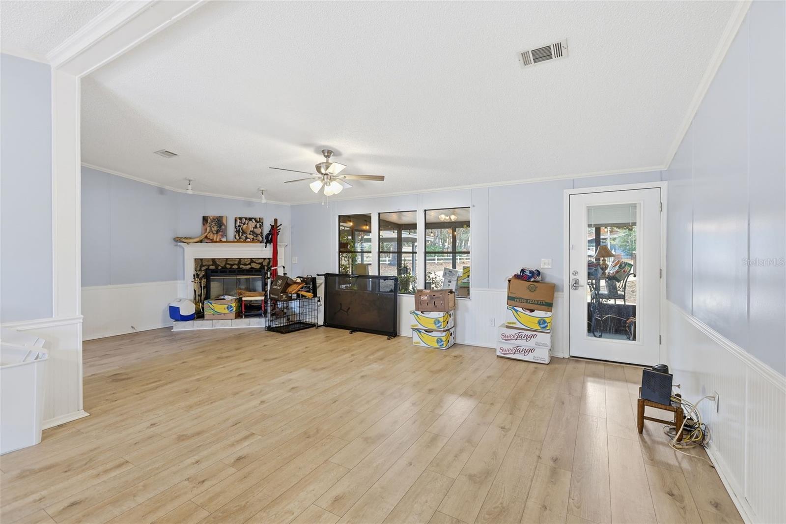 Image 7 of 40 For 5737 Murphy Court