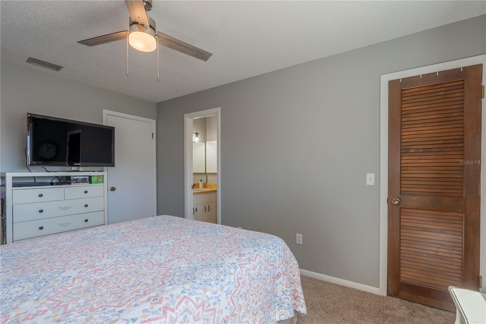 Image 16 of 33 For 3850 17th Street Circle