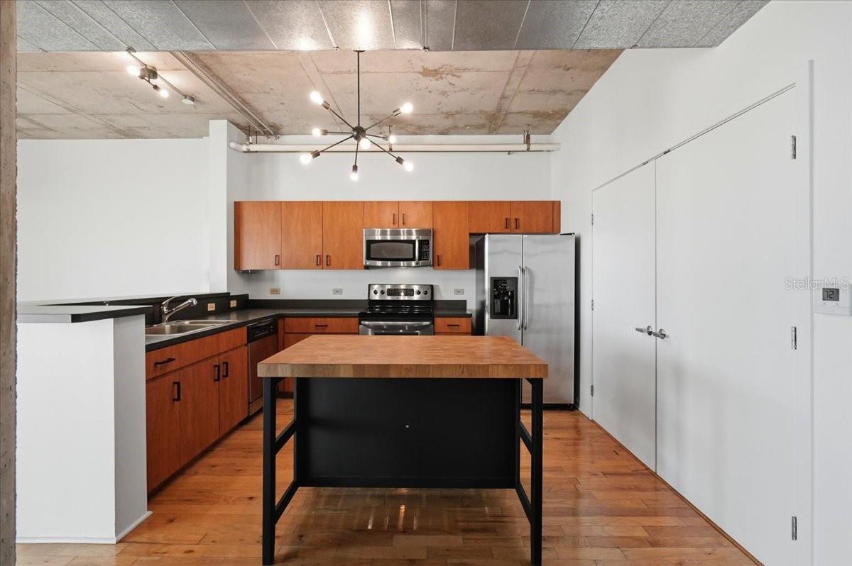 Image 15 of 40 For 10 Summerlin Avenue 7