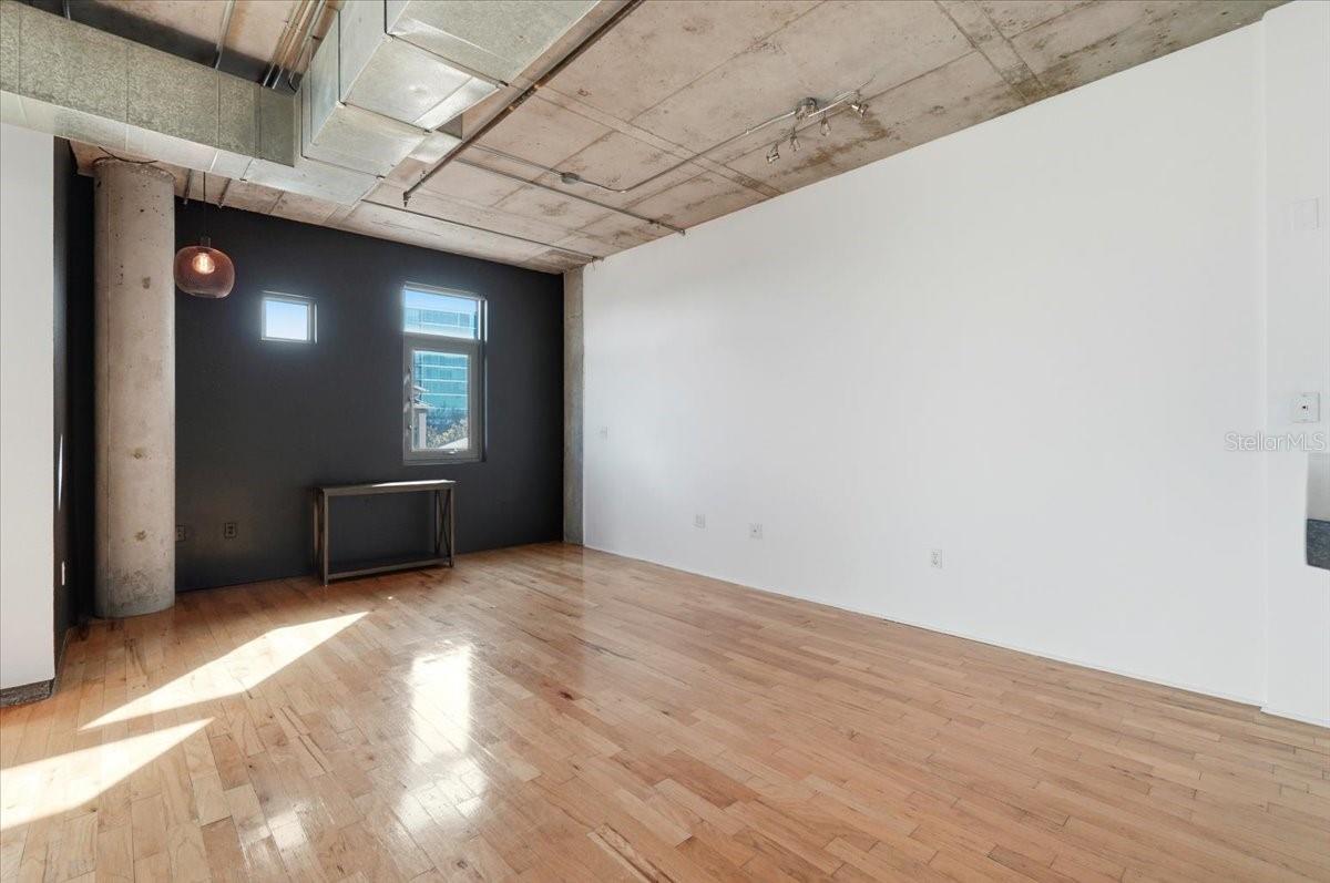 Image 16 of 40 For 10 Summerlin Avenue 7