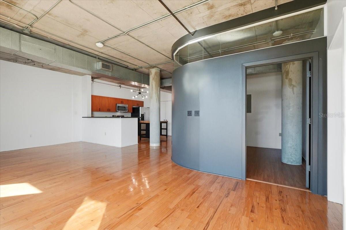 Image 17 of 40 For 10 Summerlin Avenue 7