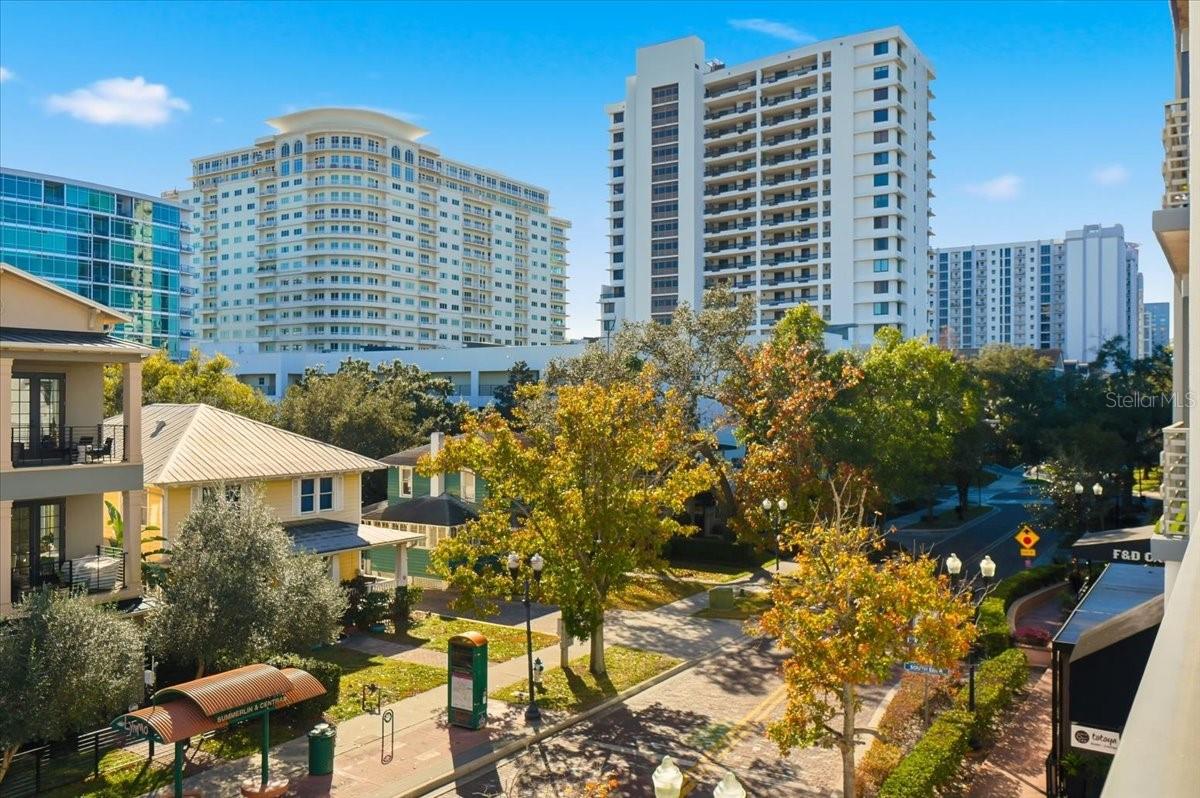 Image 2 of 40 For 10 Summerlin Avenue 7