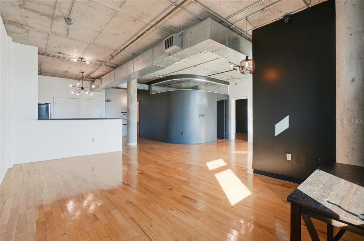 Image 25 of 40 For 10 Summerlin Avenue 7