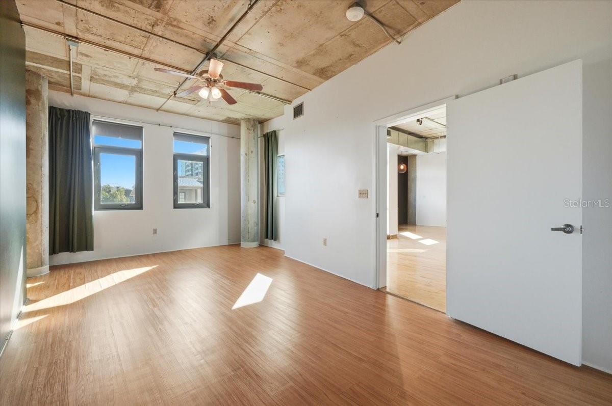 Image 27 of 40 For 10 Summerlin Avenue 7