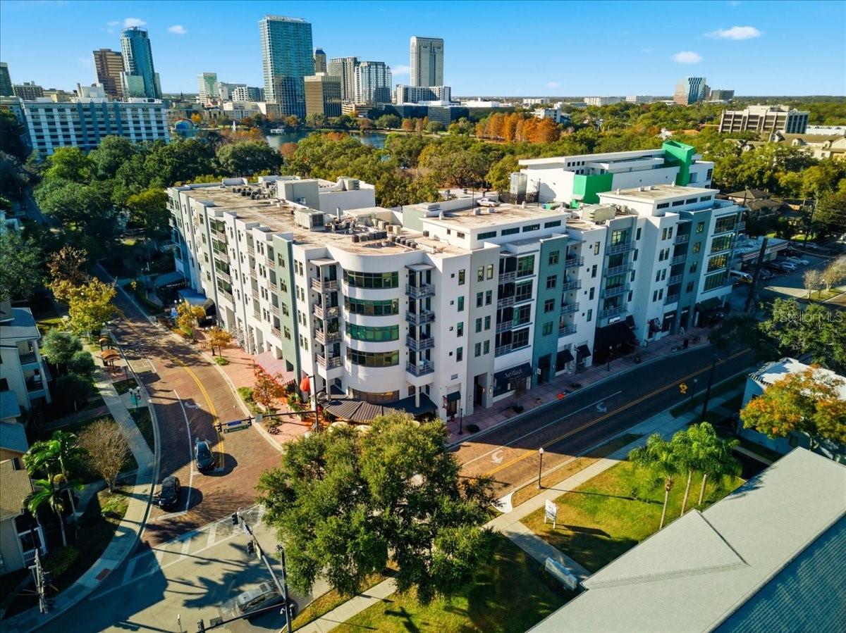 Image 3 of 40 For 10 Summerlin Avenue 7