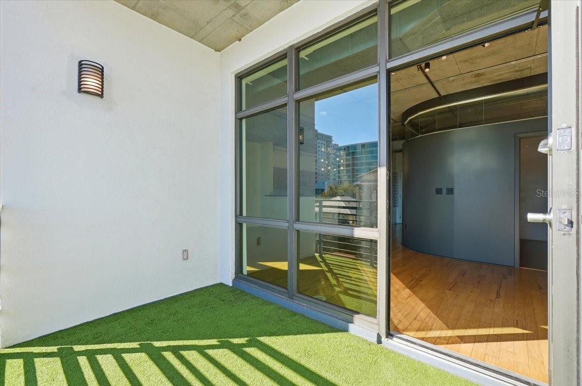 Image 37 of 40 For 10 Summerlin Avenue 7