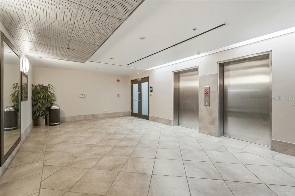 Image 8 of 40 For 10 Summerlin Avenue 7