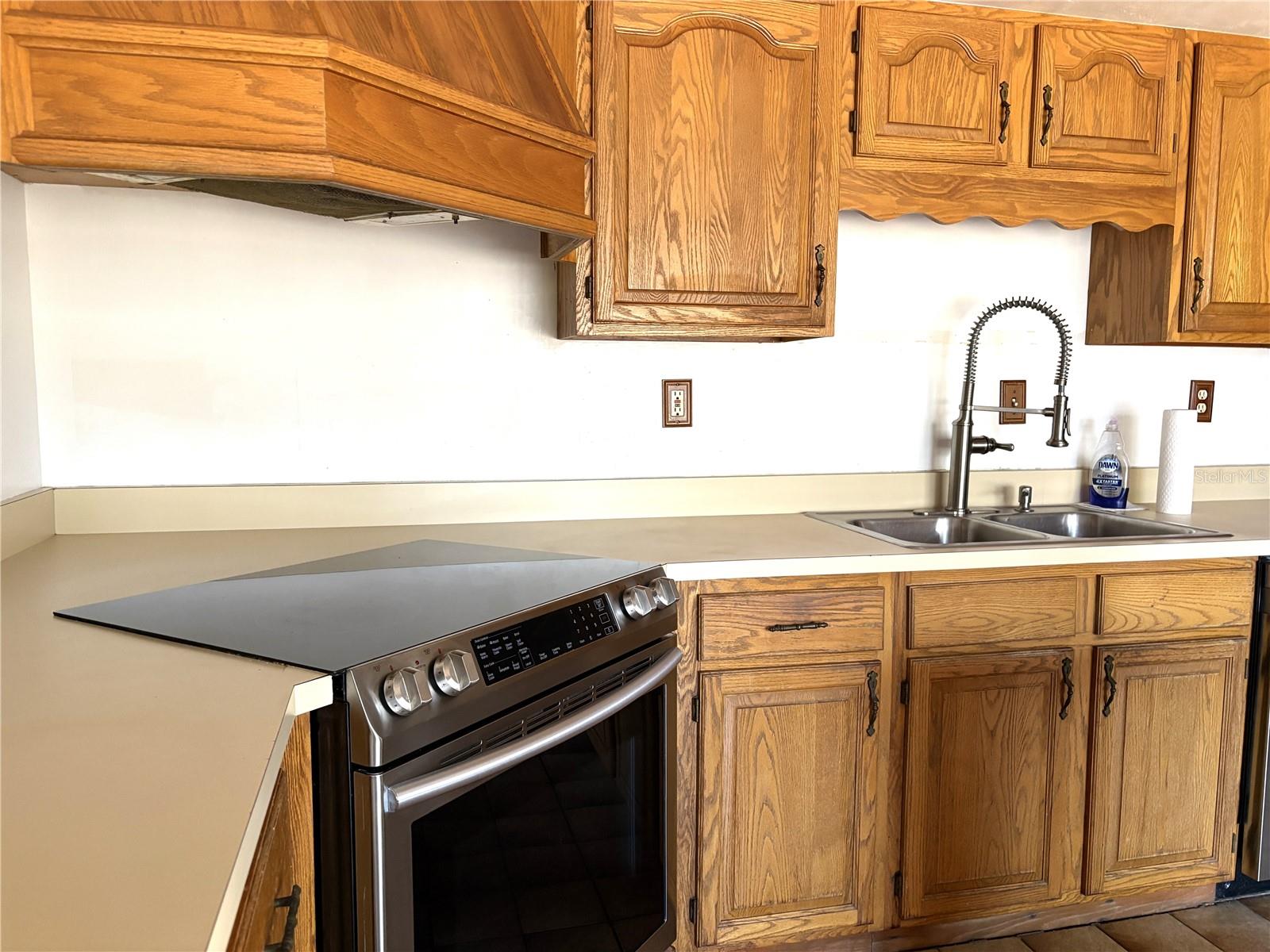 Image 21 of 50 For 2272 Grandview Avenue