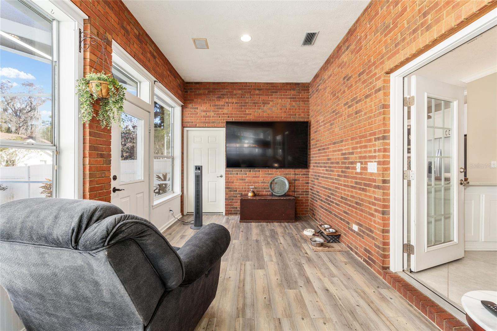 Image 16 of 52 For 2411 27th Street