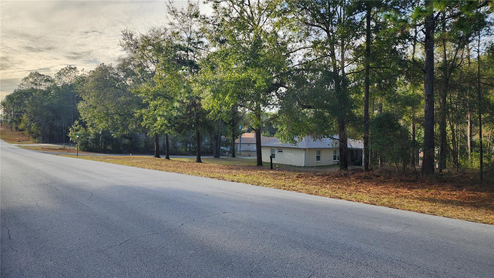 Image 3 of 23 For 7954 Golfview Drive