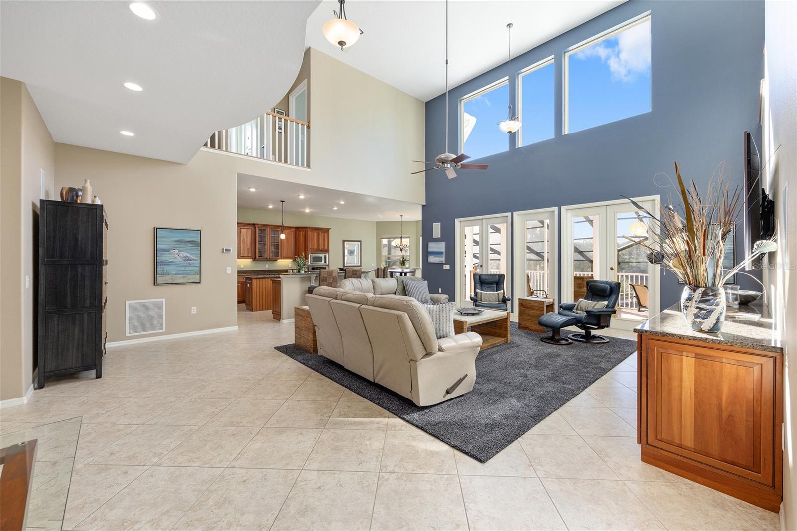 Listing photo id 14 for 11944 Creekside Lane