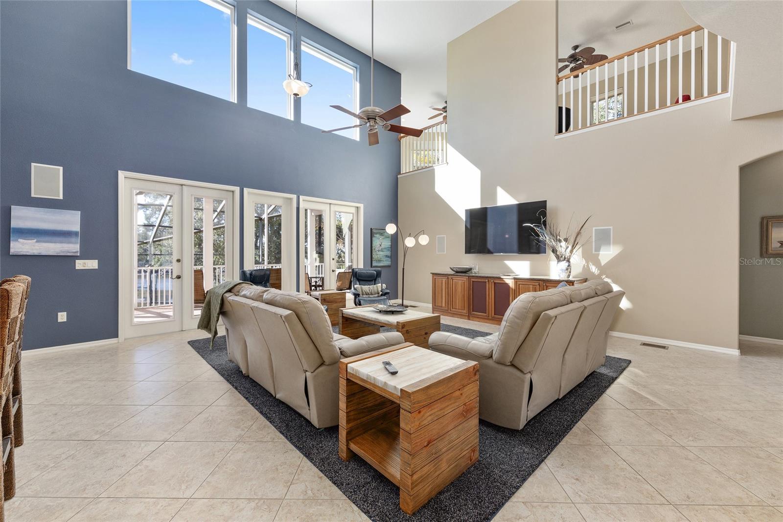 Listing photo id 15 for 11944 Creekside Lane