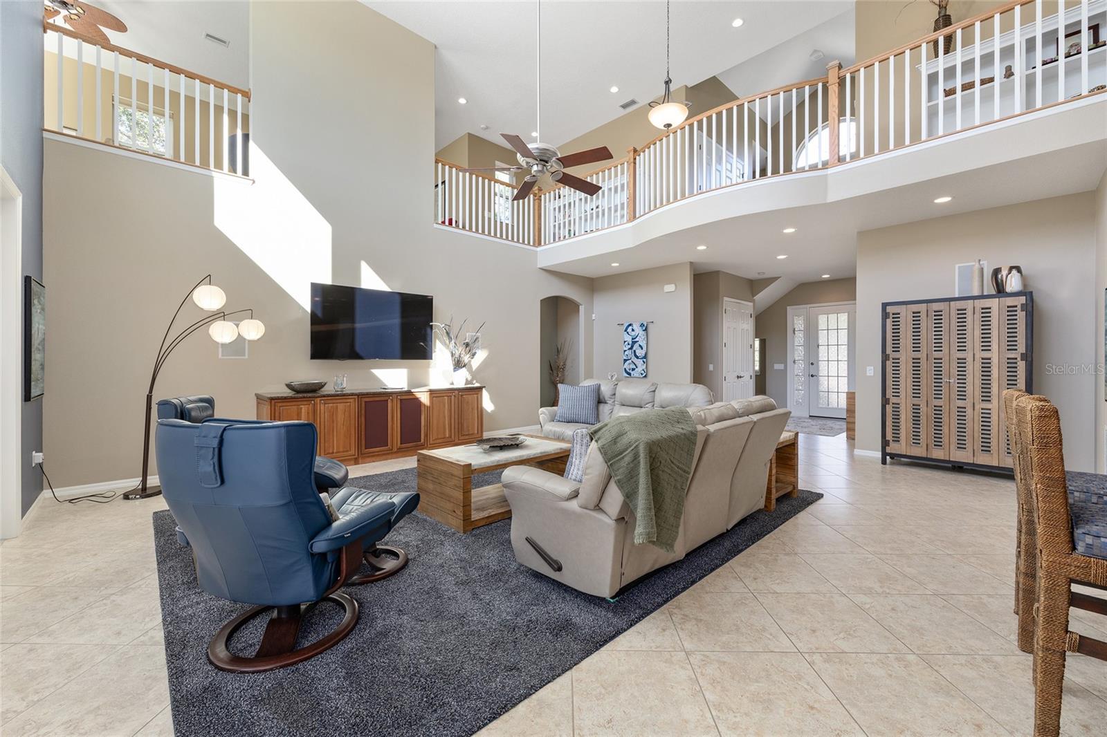 Listing photo id 16 for 11944 Creekside Lane