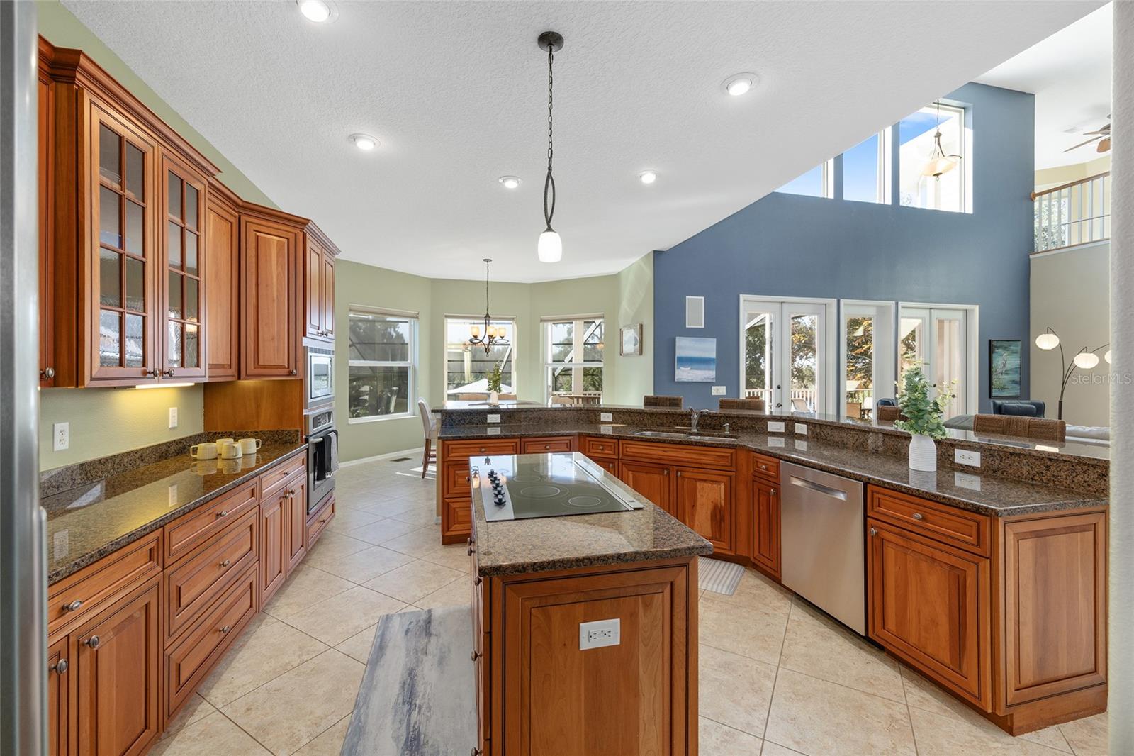 Listing photo id 18 for 11944 Creekside Lane