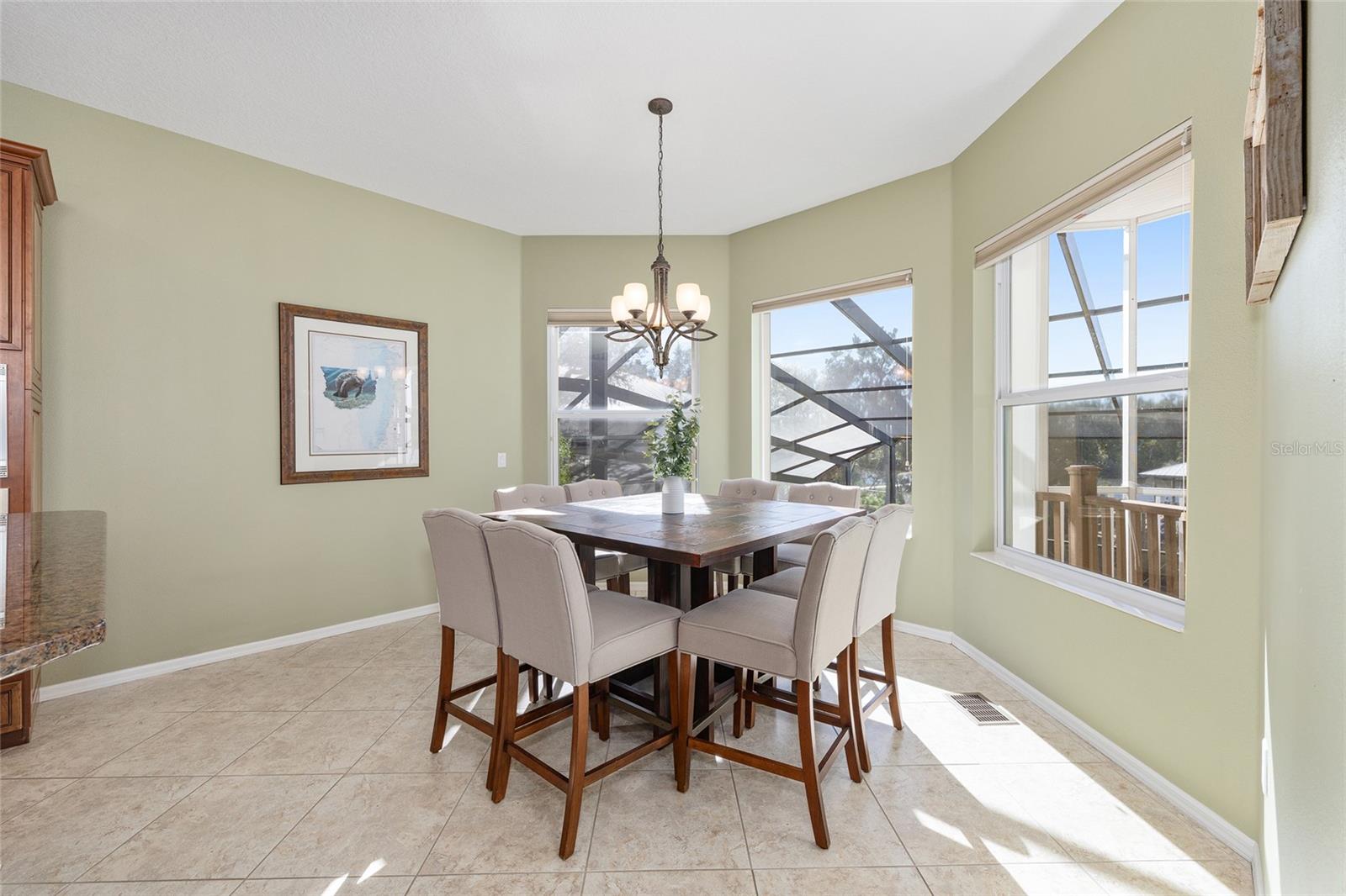 Listing photo id 22 for 11944 Creekside Lane