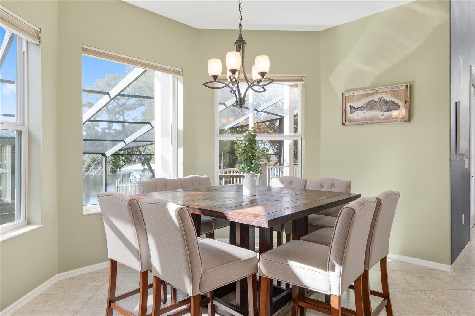 Listing photo id 23 for 11944 Creekside Lane