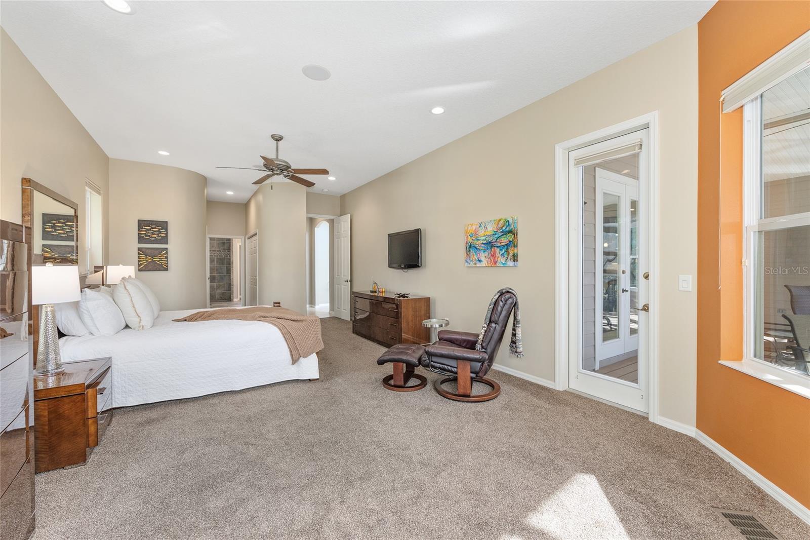 Listing photo id 27 for 11944 Creekside Lane