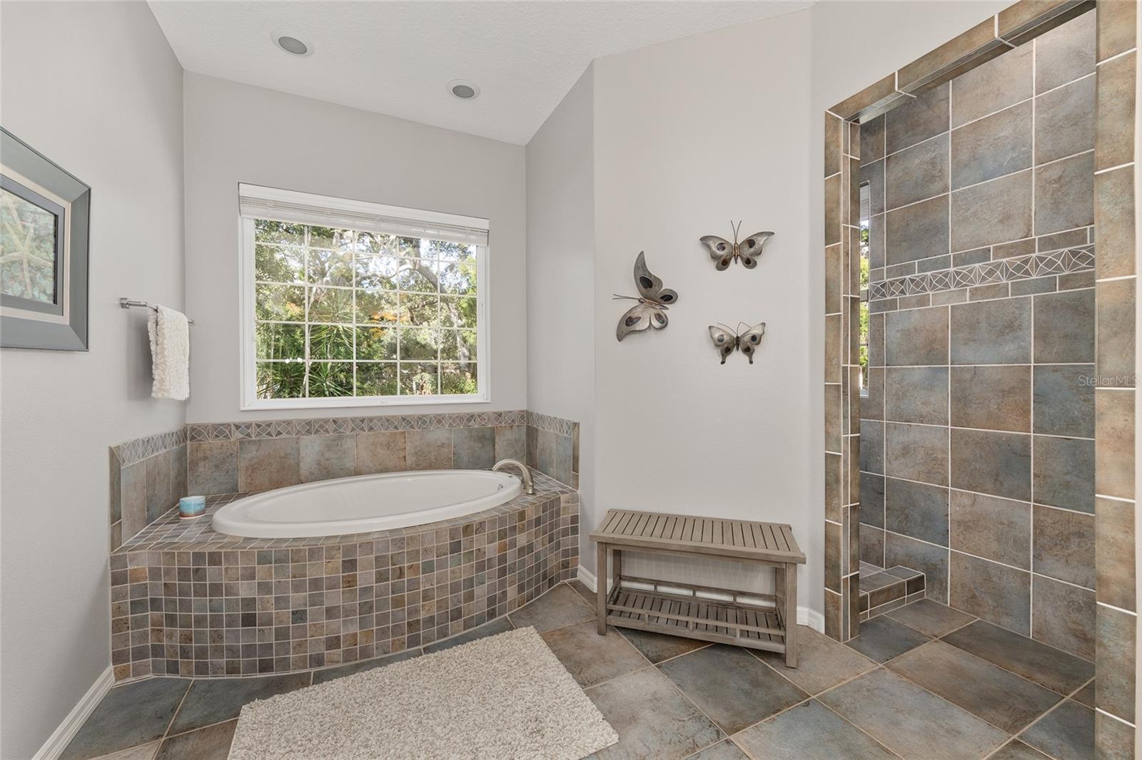 Listing photo id 29 for 11944 Creekside Lane