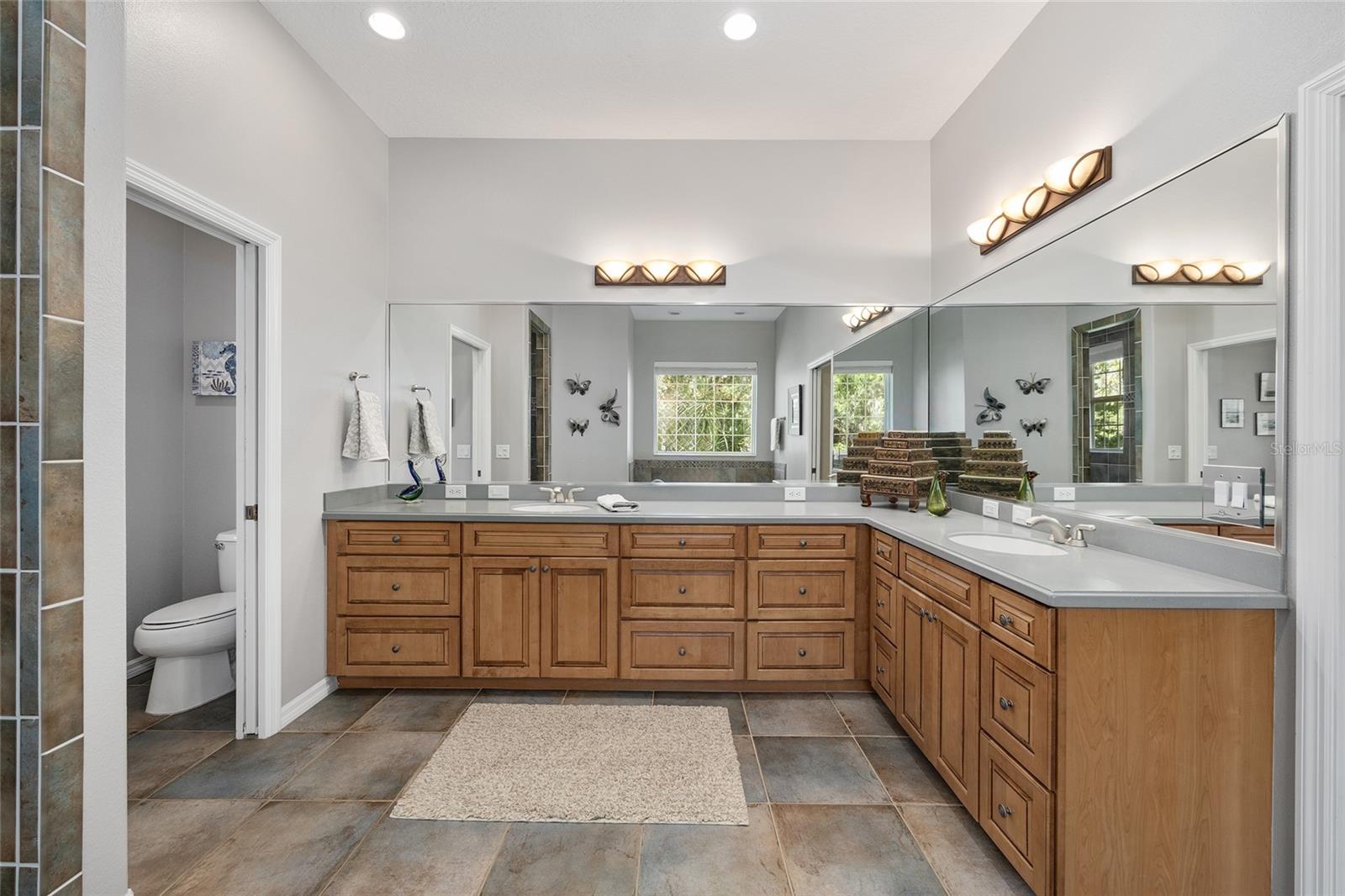 Listing photo id 30 for 11944 Creekside Lane