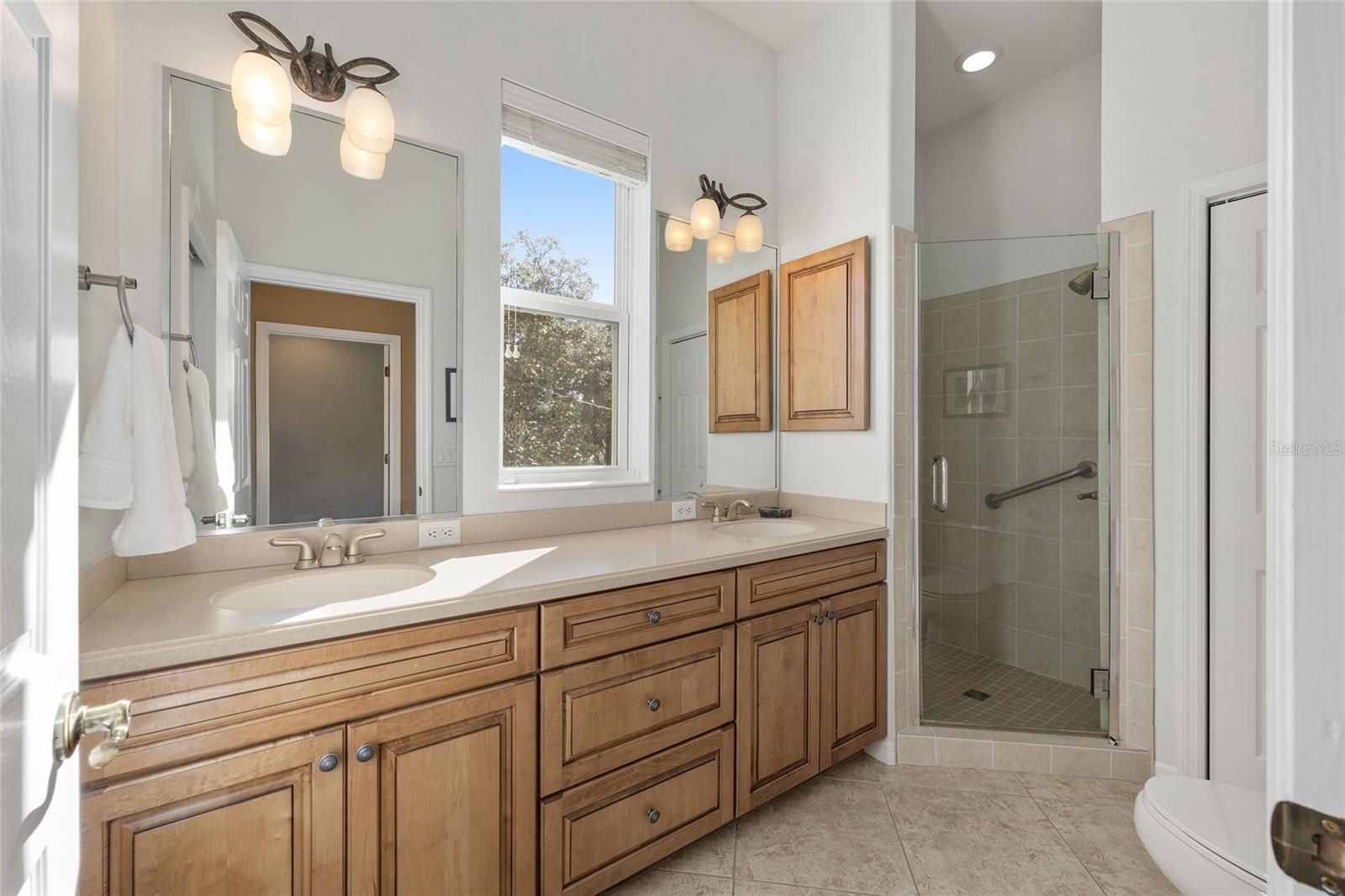 Listing photo id 33 for 11944 Creekside Lane