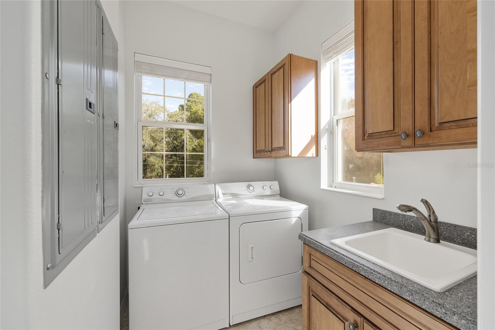 Listing photo id 34 for 11944 Creekside Lane