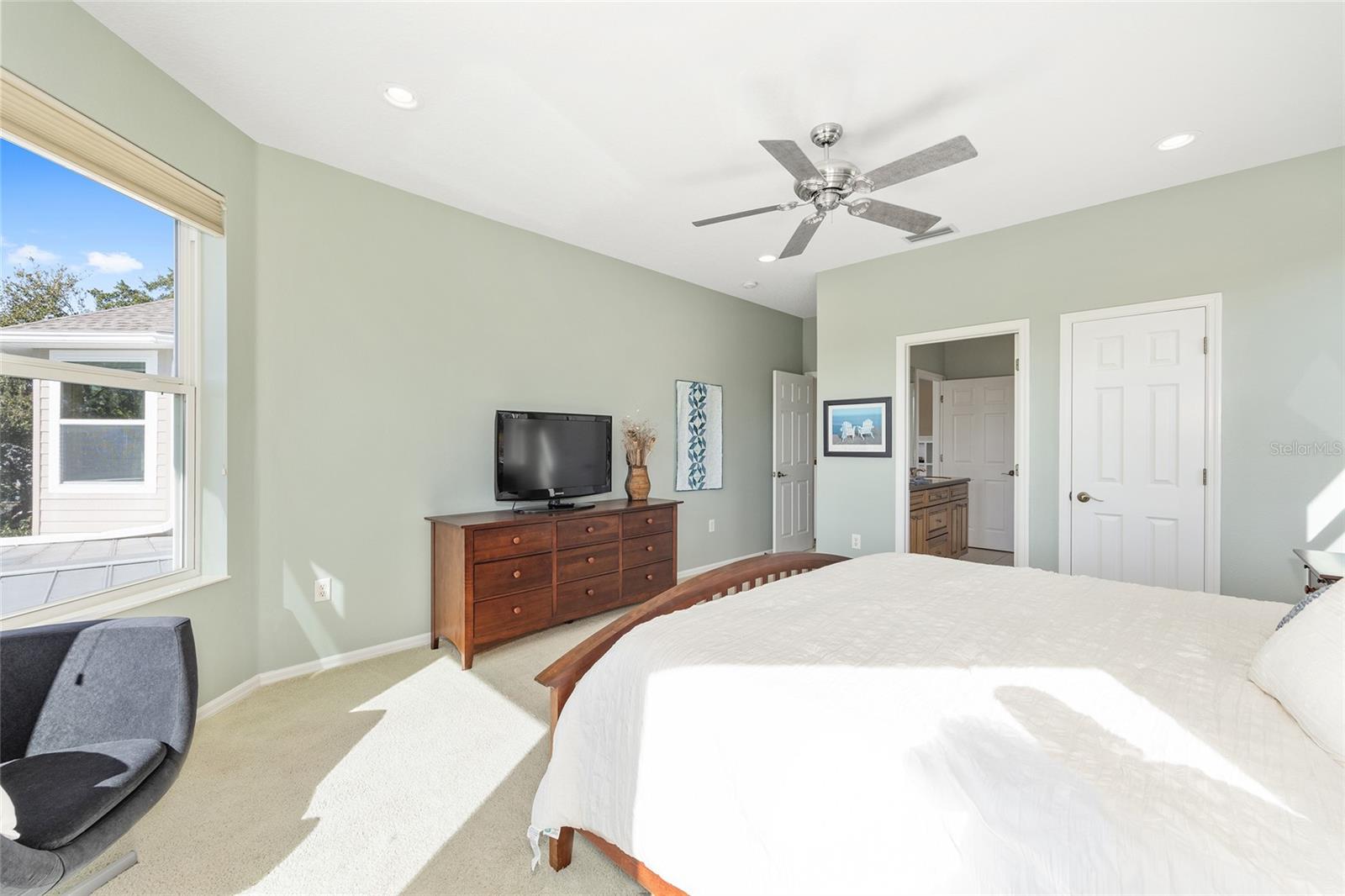 Listing photo id 41 for 11944 Creekside Lane