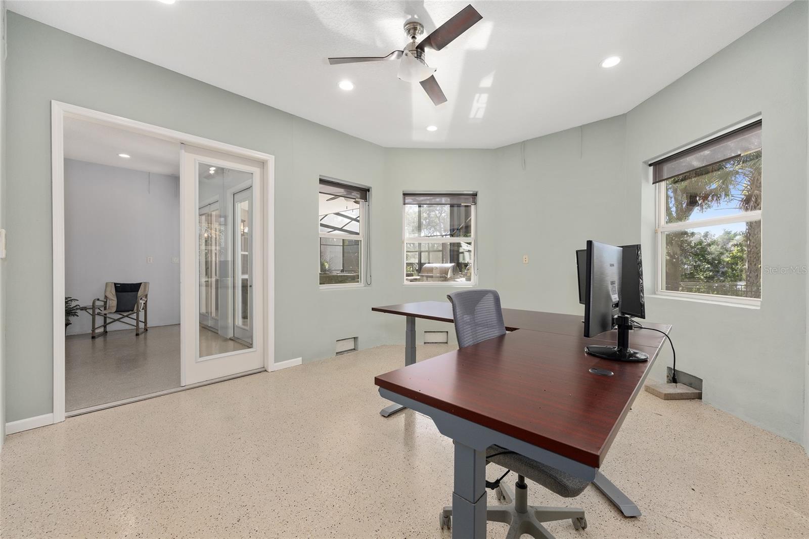 Listing photo id 51 for 11944 Creekside Lane