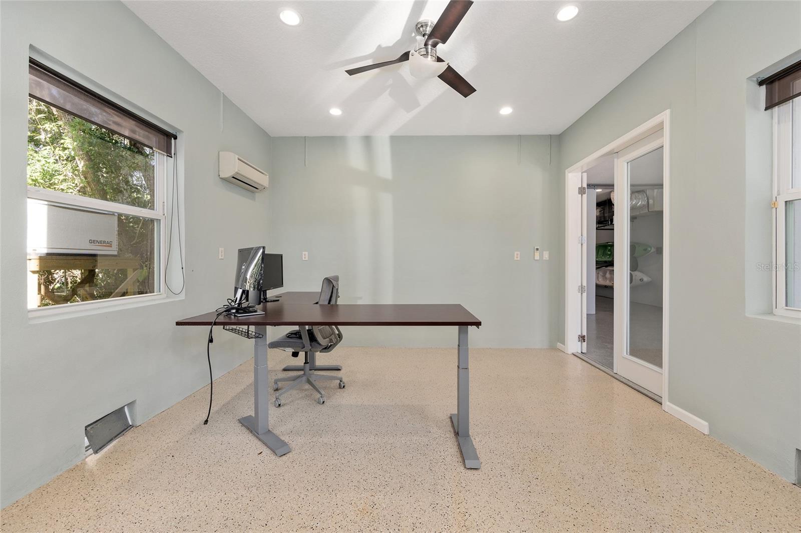 Listing photo id 52 for 11944 Creekside Lane