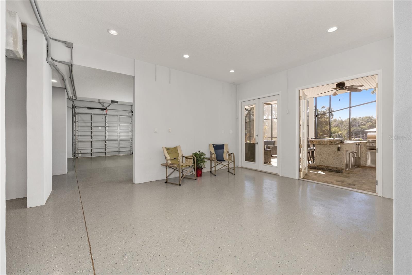 Listing photo id 53 for 11944 Creekside Lane