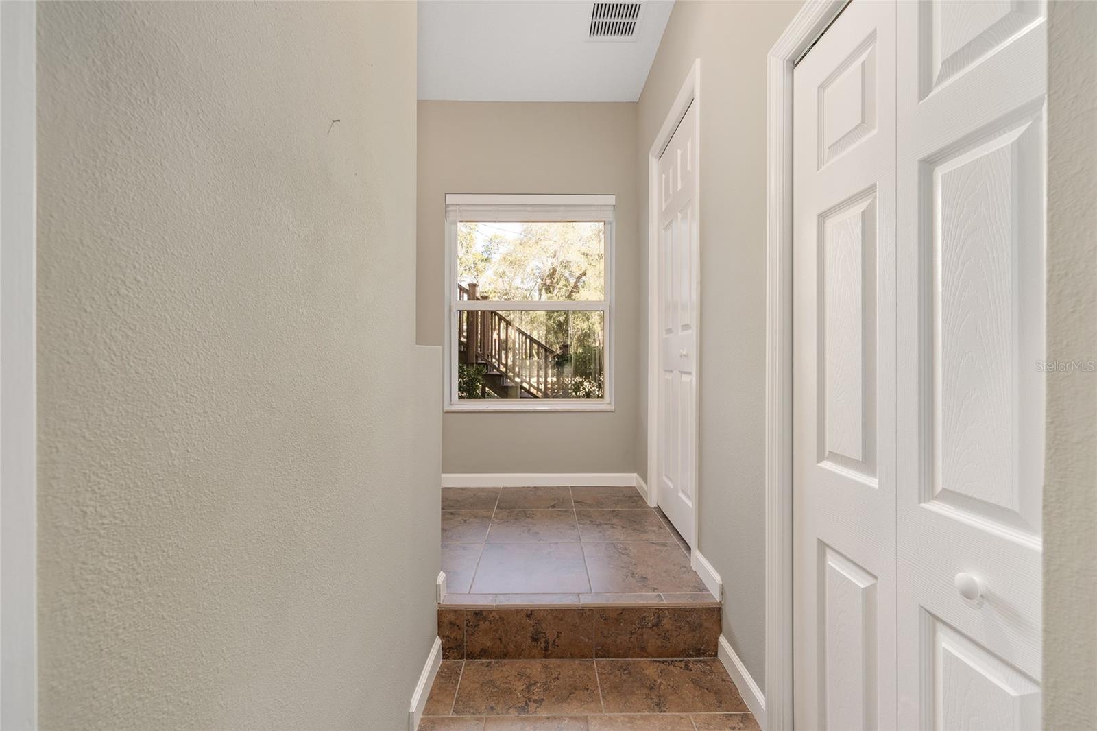 Listing photo id 54 for 11944 Creekside Lane