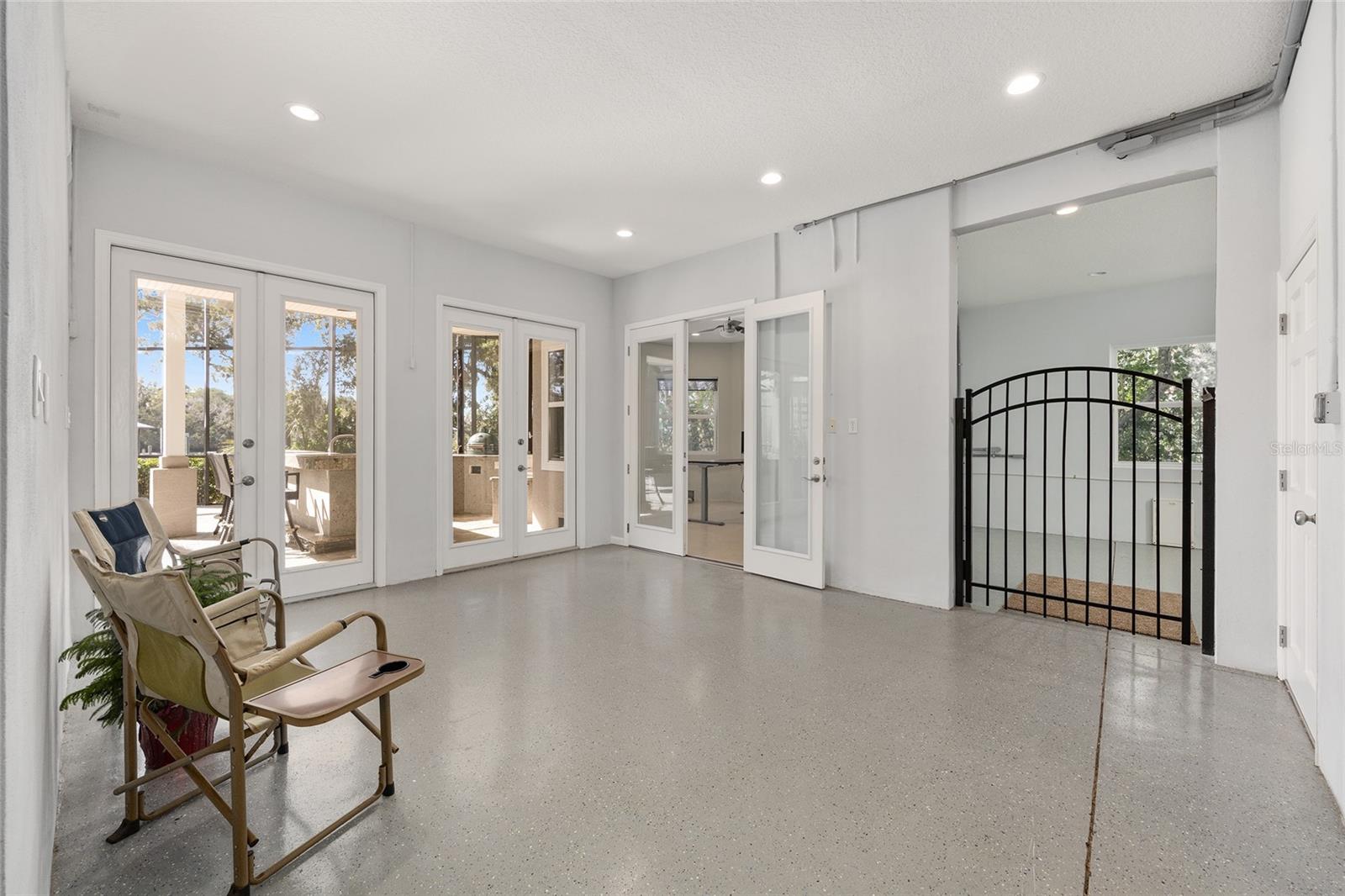 Listing photo id 58 for 11944 Creekside Lane