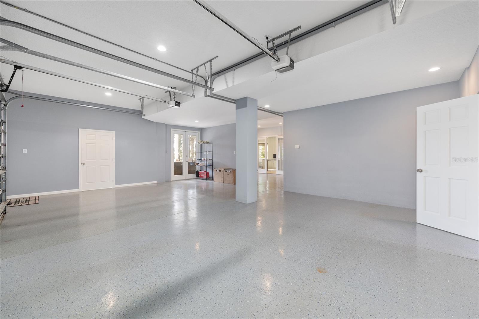 Listing photo id 61 for 11944 Creekside Lane