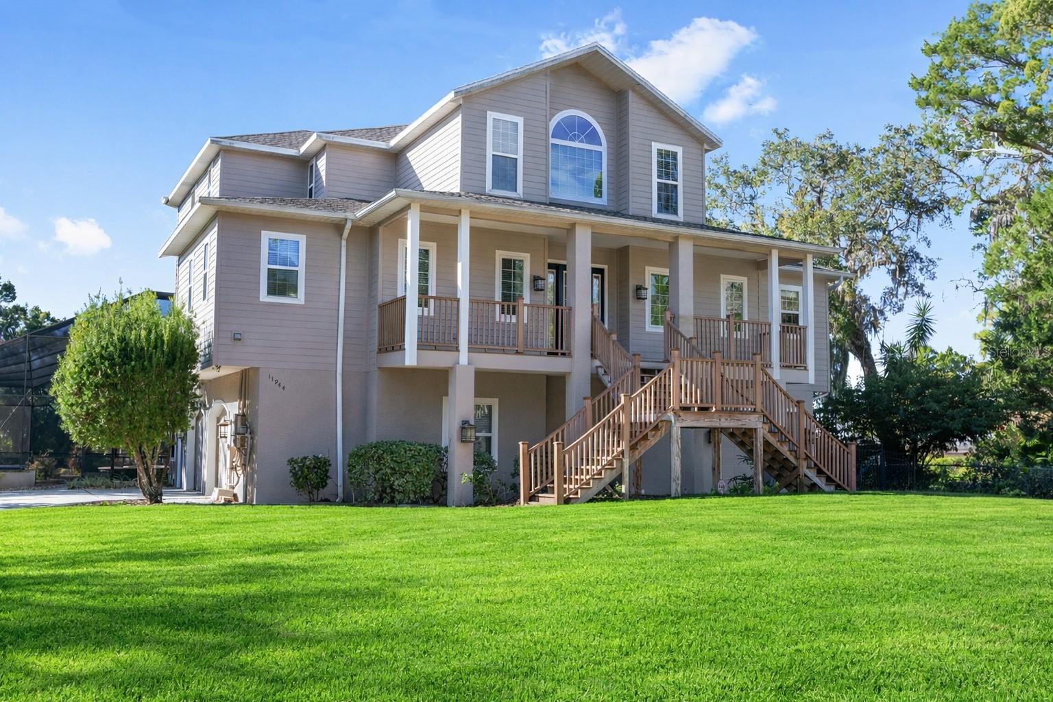 Listing photo id 5 for 11944 Creekside Lane