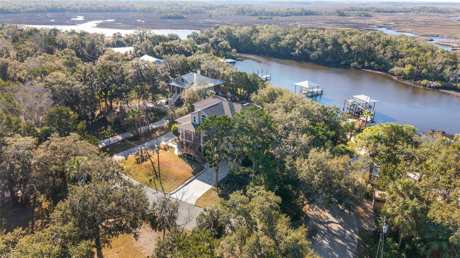 Listing photo id 73 for 11944 Creekside Lane