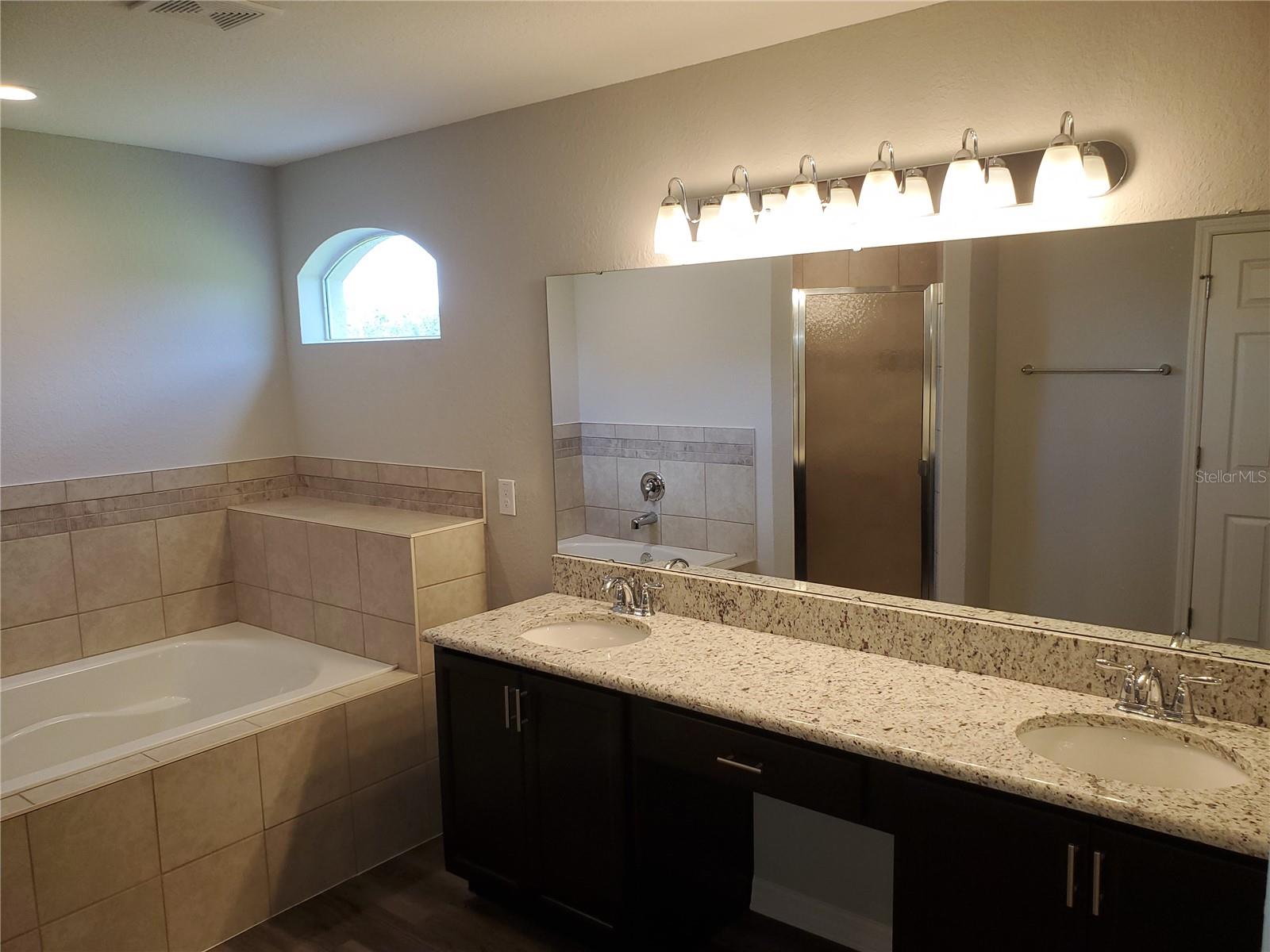 Image 14 of 23 For 5076 104th Loop