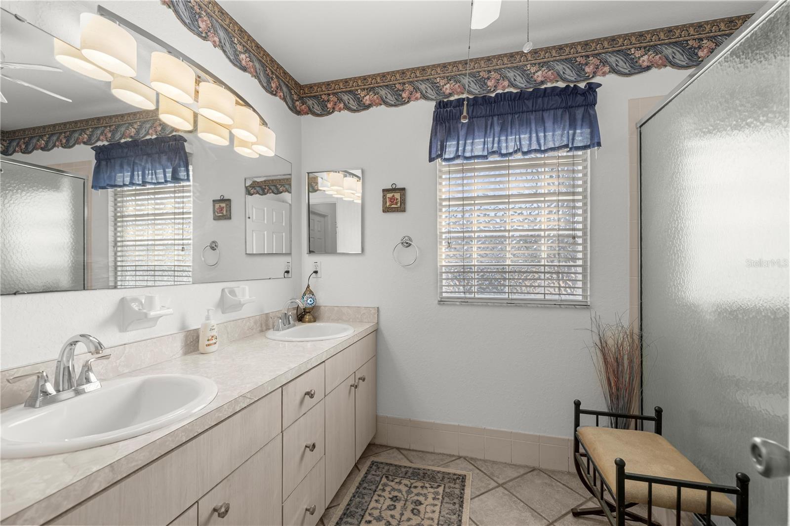 Image 17 of 49 For 13646 91st Court