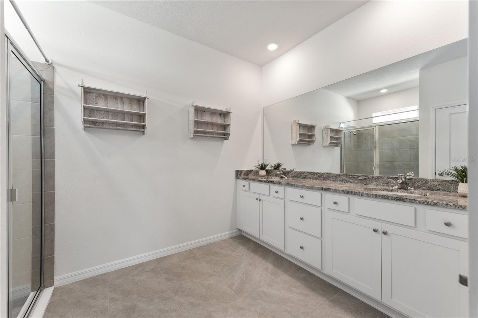 Image 29 of 56 For 4932 39th Loop