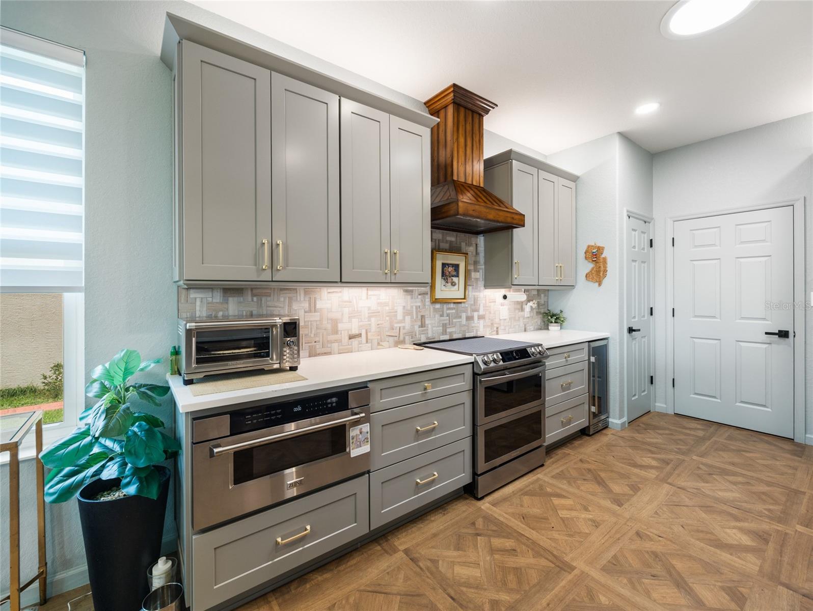 Image 4 of 24 For 7456 101st Court