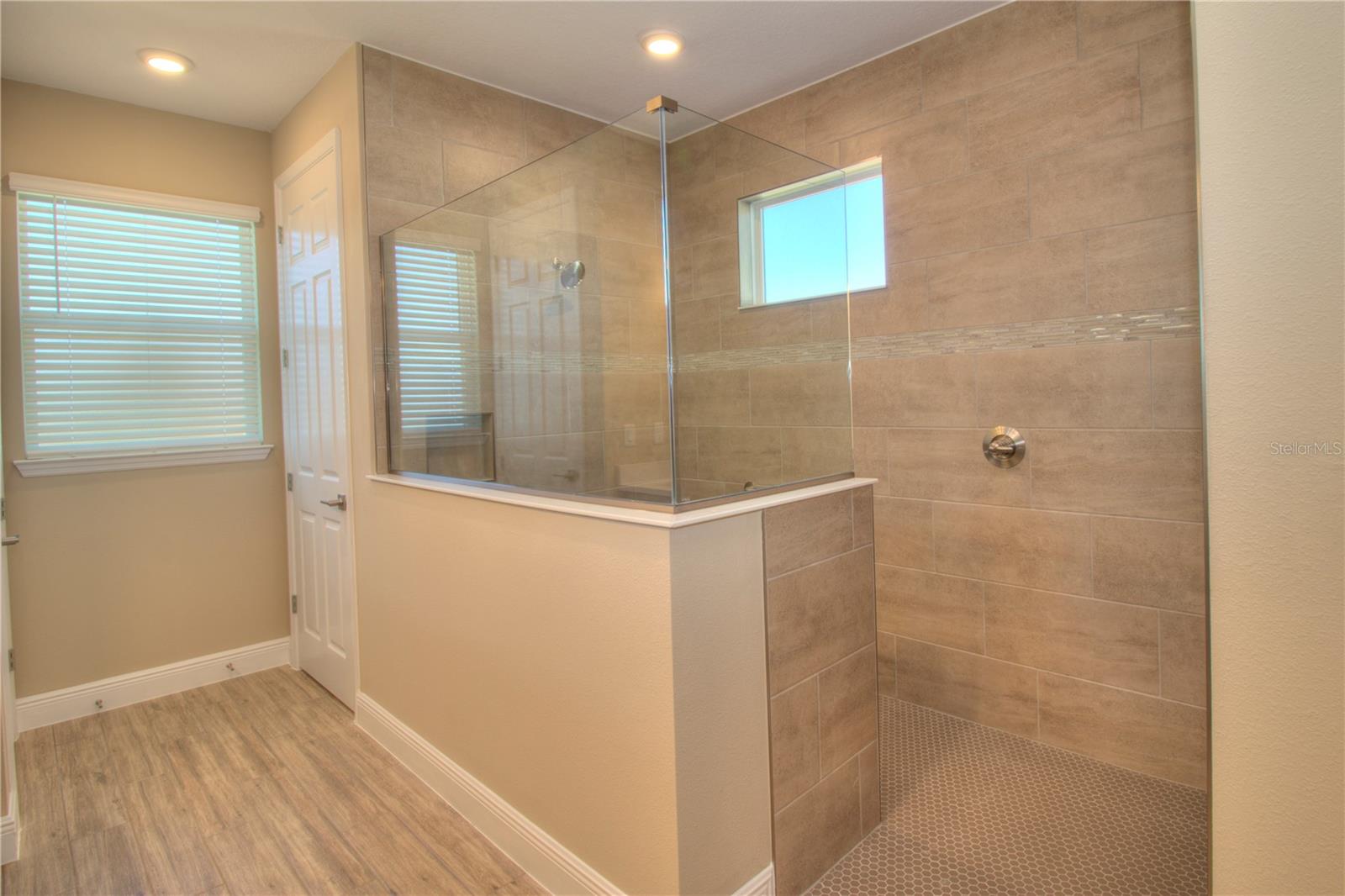 Image 12 of 47 For 8476 99th Circle