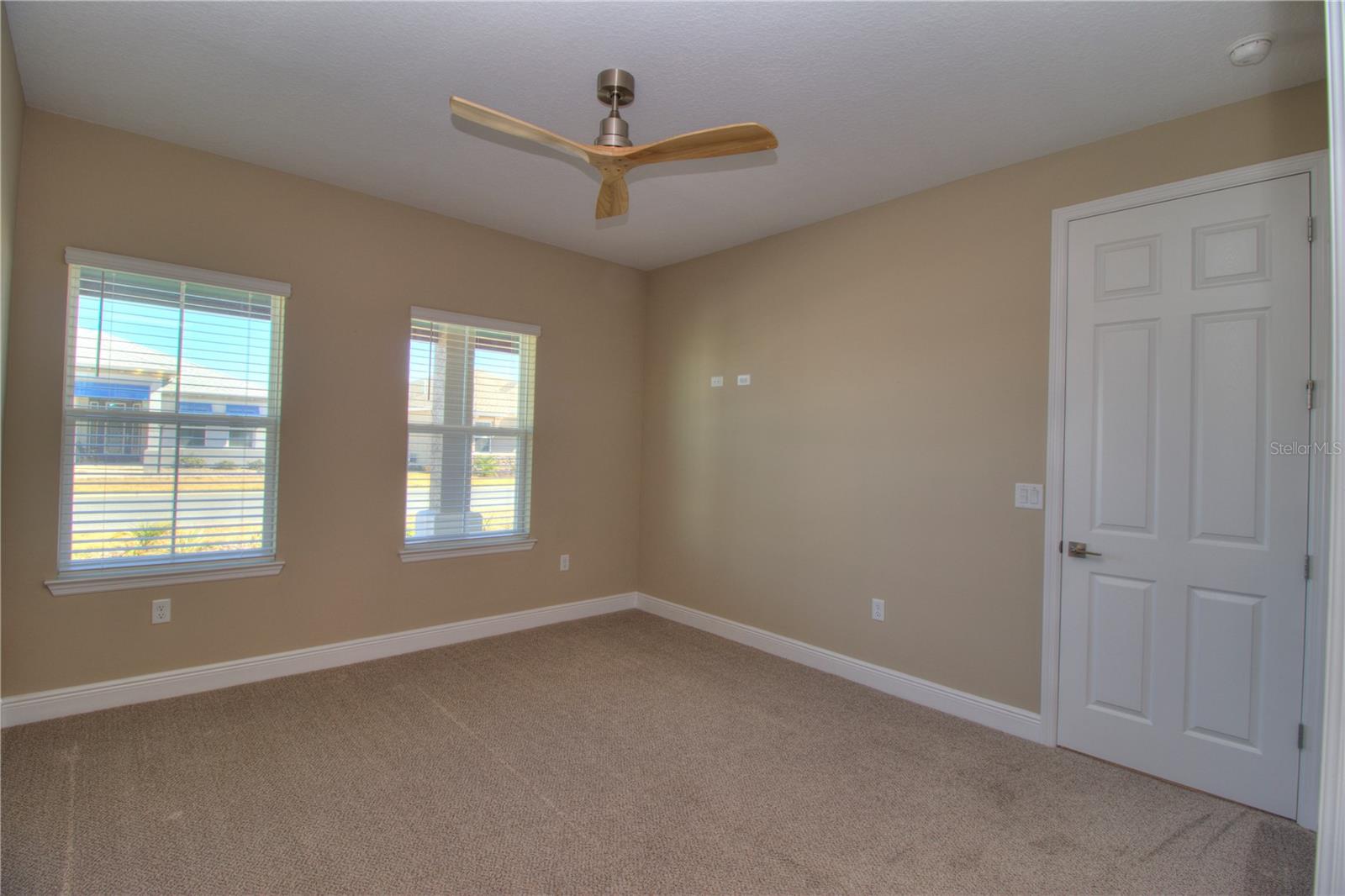 Image 19 of 47 For 8476 99th Circle