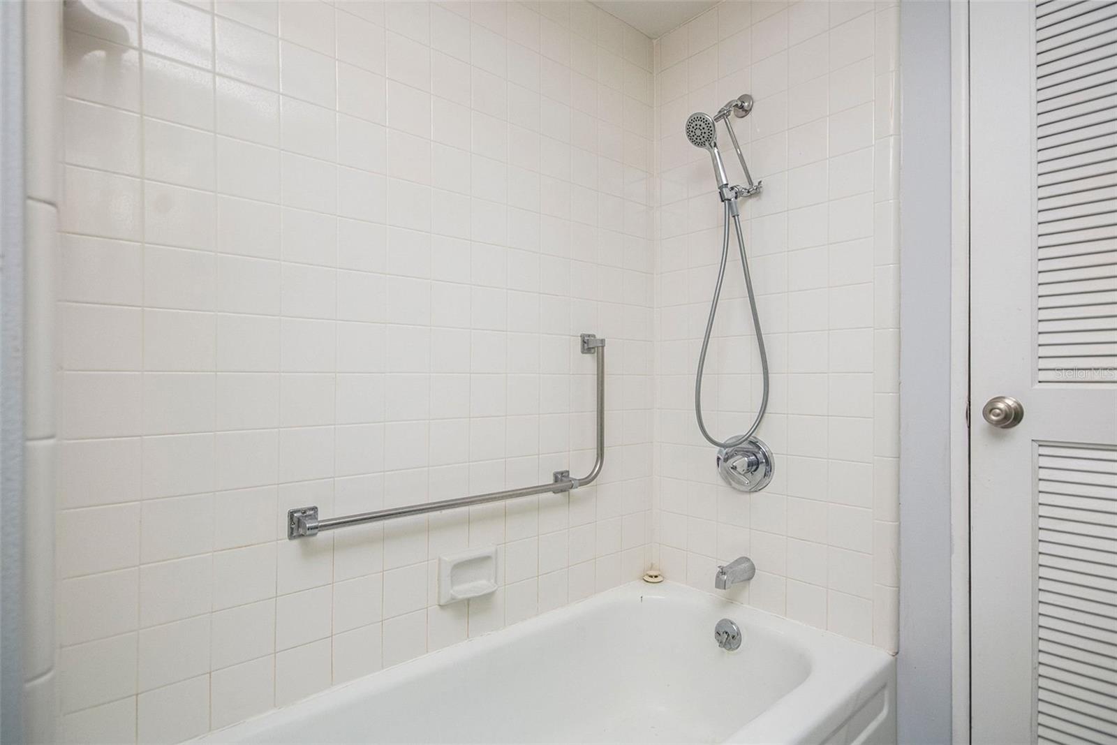 Image 19 of 49 For 3302 Evergreen Road 1715