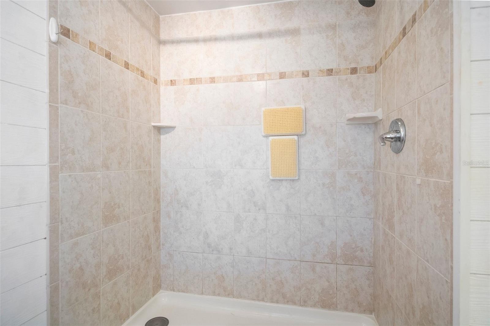 Image 25 of 49 For 3302 Evergreen Road 1715