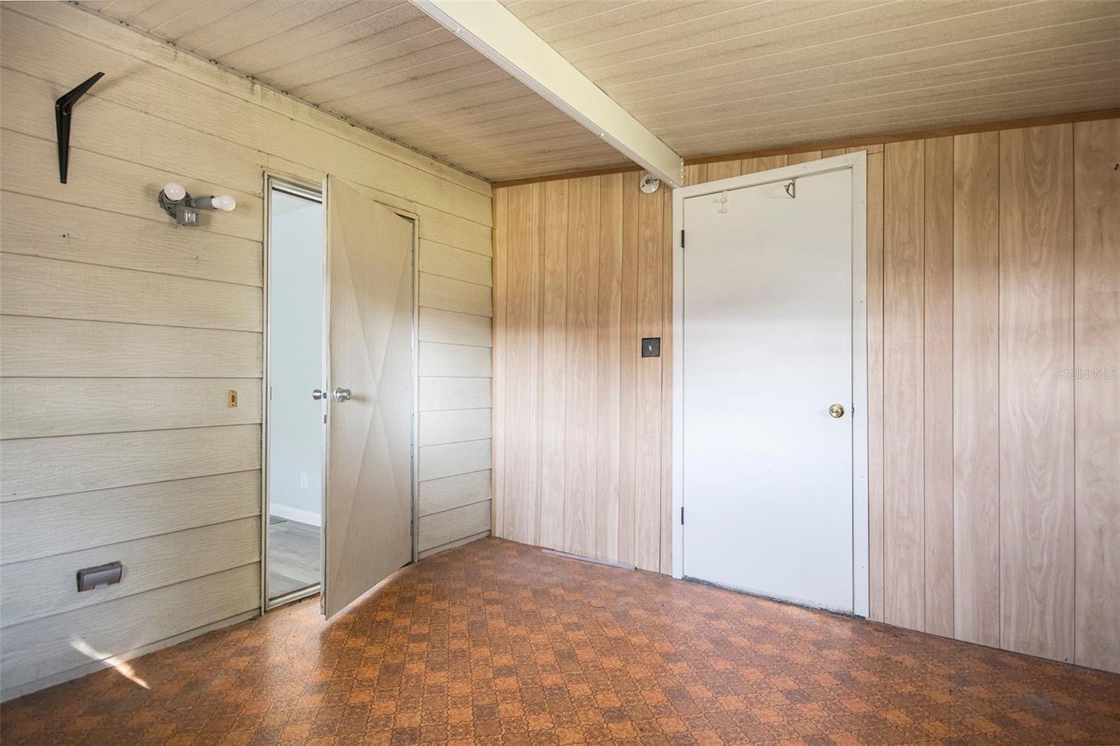 Image 27 of 49 For 3302 Evergreen Road 1715