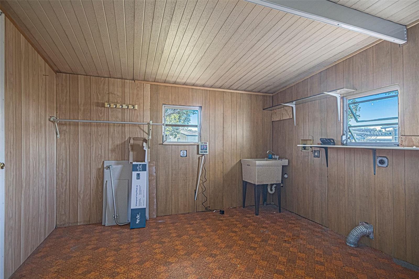 Image 28 of 49 For 3302 Evergreen Road 1715