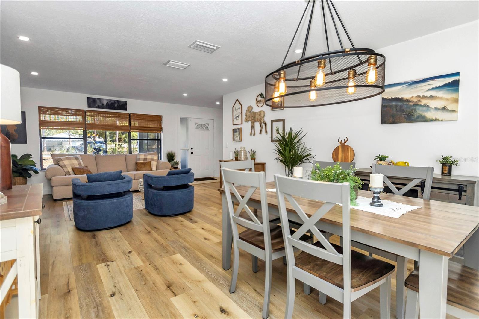 Image 12 of 49 For 3598 Trout Street