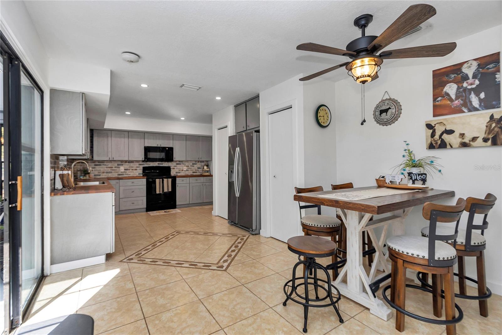 Image 13 of 49 For 3598 Trout Street