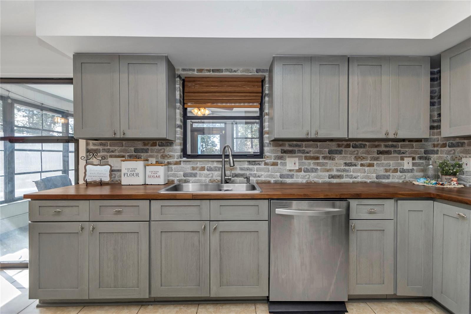 Image 16 of 49 For 3598 Trout Street